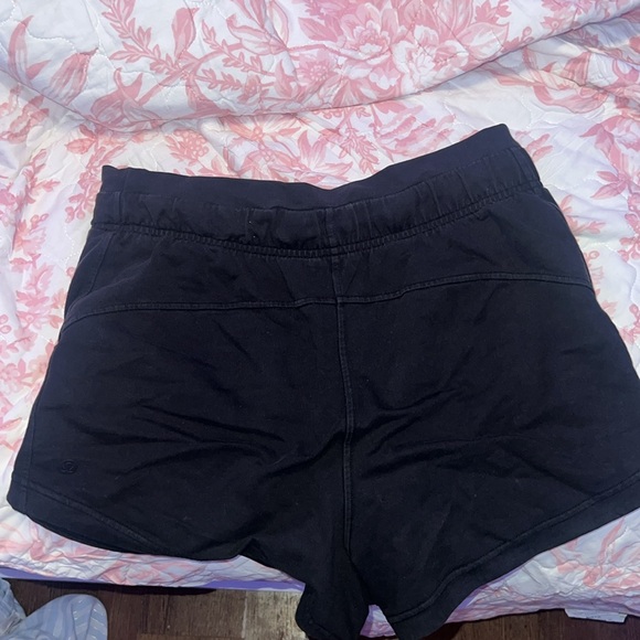 Inner Glow High-Rise Short 3" - Picture 4 of 6